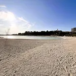 Firule Beach Apartment-Two Bedroom Urban Chic-Prime Location-Walk To Beach-Free Parking