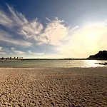 Firule Beach Apartment-Two Bedroom Urban Chic-Prime Location-Walk To Beach-Free Parking