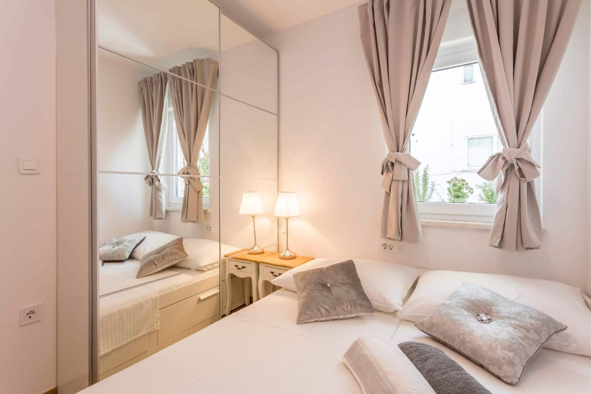 Firule Apartment-two Bedroom Urban Chic-prime Location-walk To Beach-free Parking Split