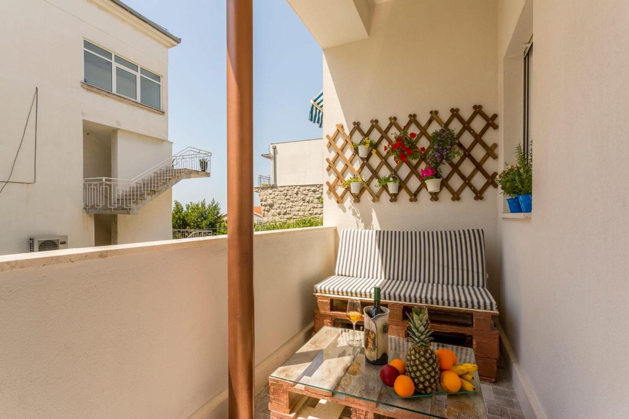 Firule Apartment-two Bedroom Urban Chic-prime Location-walk To Beach-free Parking
