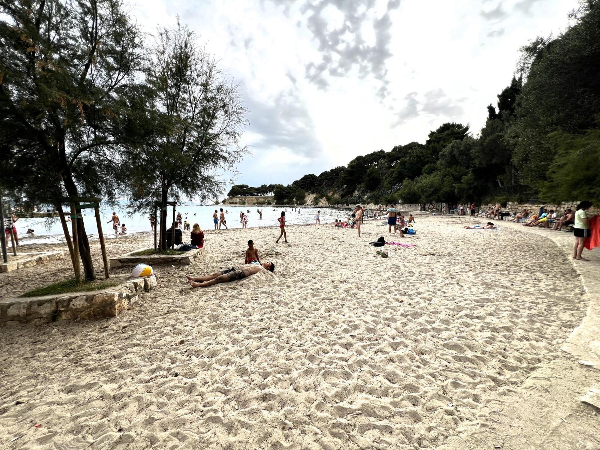 Firule Apartment-two Bedroom Urban Chic-prime Location-walk To Beach-free Parking *