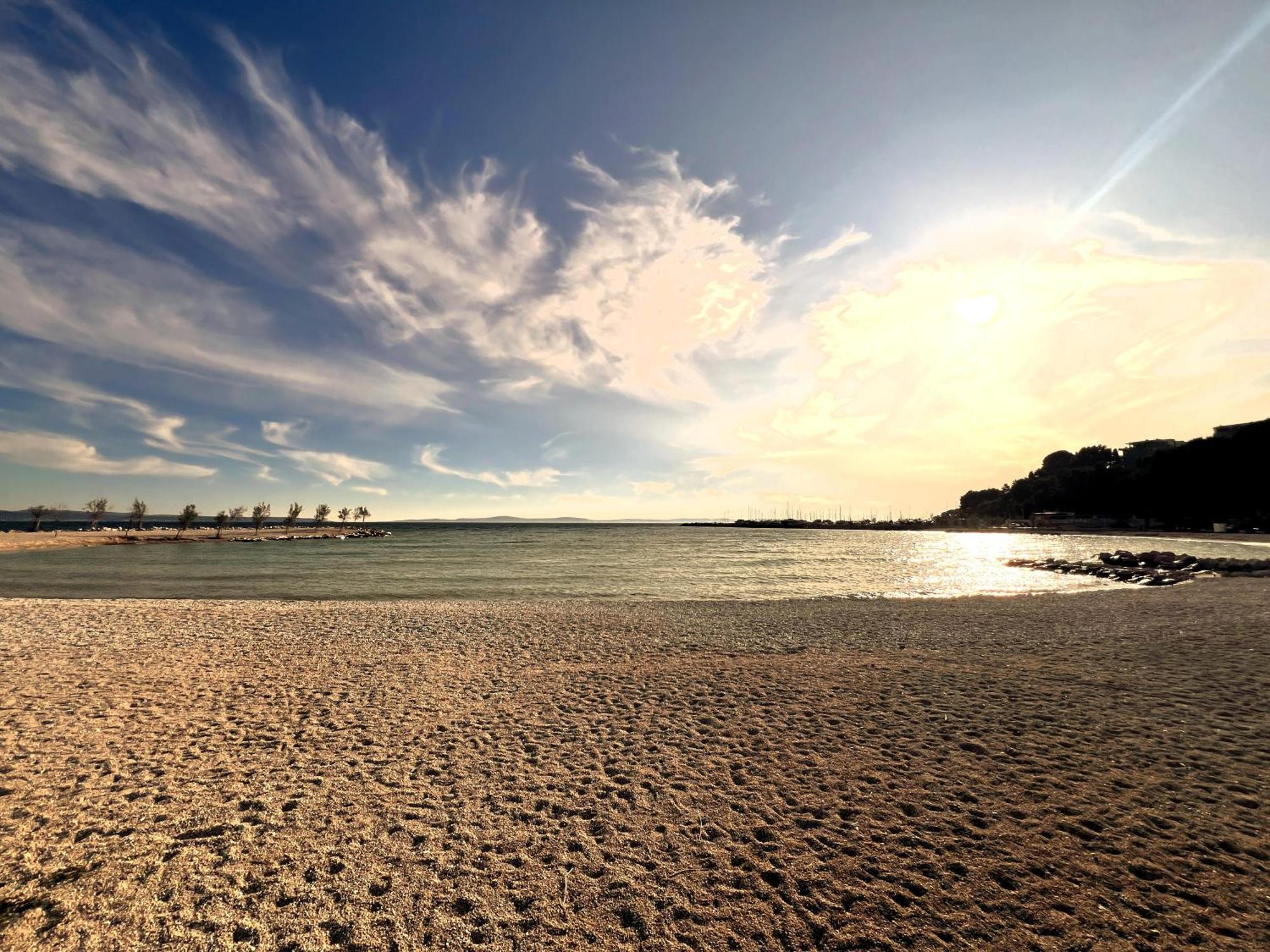 Firule Apartment-two Bedroom Urban Chic-prime Location-walk To Beach-free Parking *