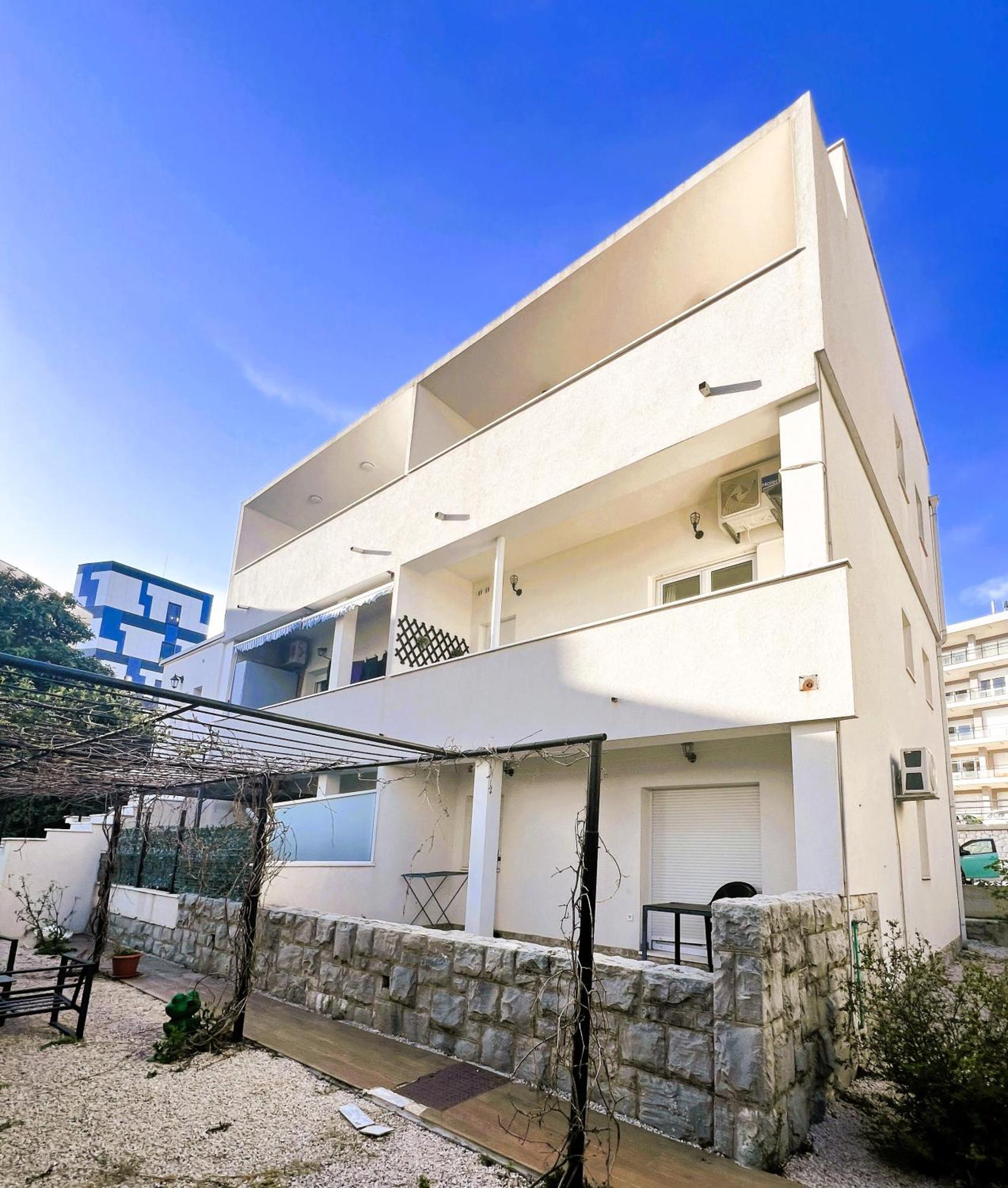 Firule Apartment-two Bedroom Urban Chic-prime Location-walk To Beach-free Parking