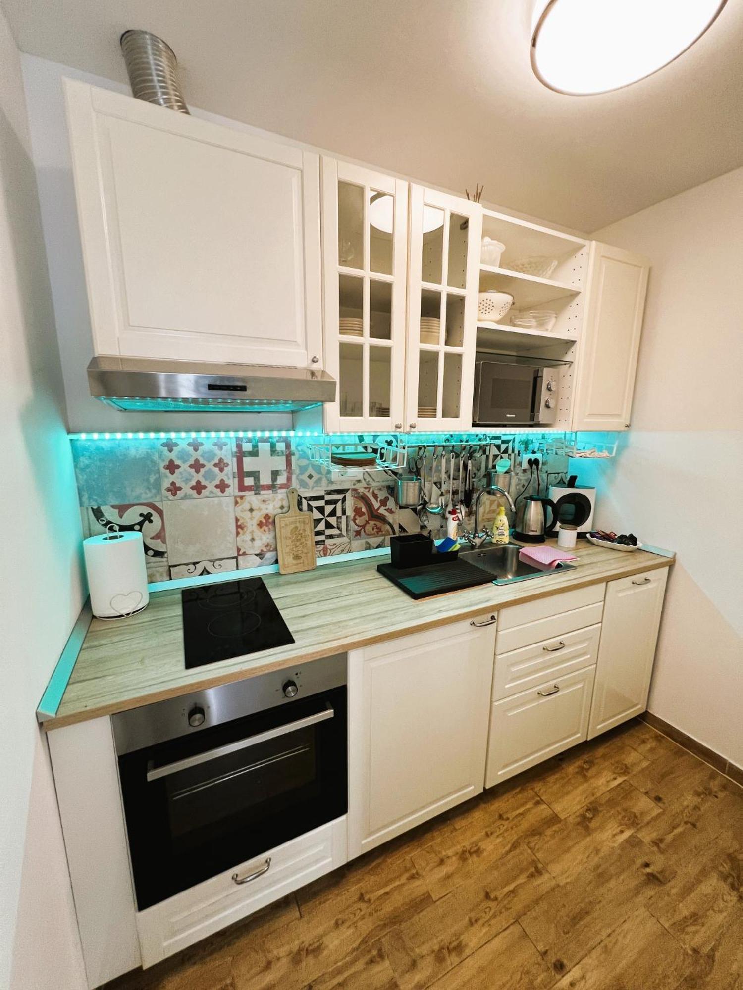 Firule Apartment-two Bedroom Urban Chic-prime Location-walk To Beach-free Parking Apartment *